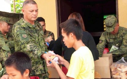 <p><strong>REMEMBERING ORPHANS</strong>. Major Gen. Arnel dela Vega, Army’s 6th Infantry Divison commander, distributes food to some of the orphaned children of Maguindanao as he celebrated his natal day with them. <em>(6th ID photo)</em></p>